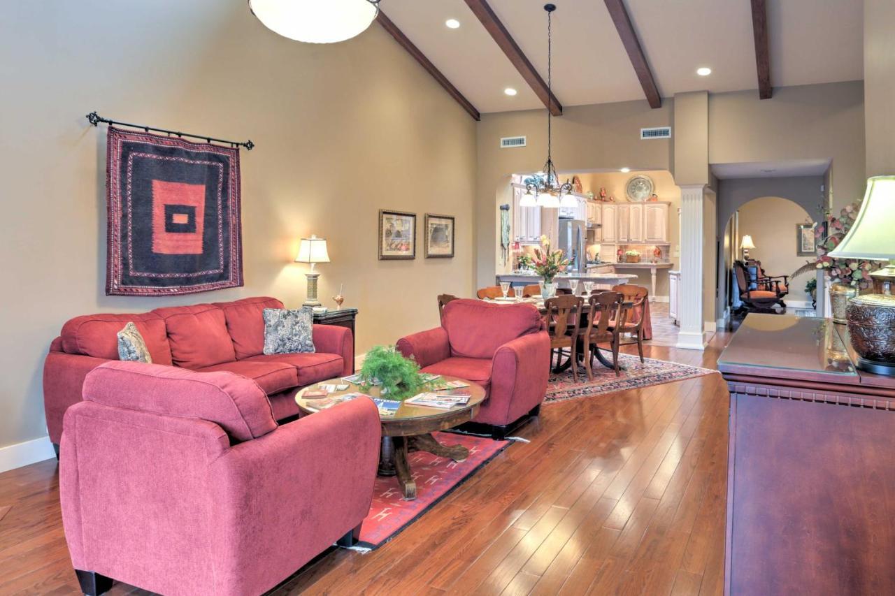 Beautiful Central Fayetteville Townhome With Views! エクステリア 写真