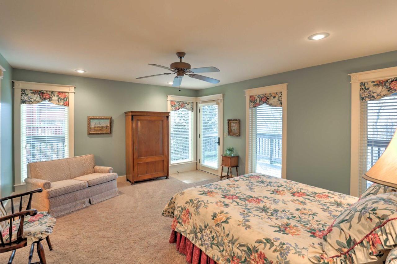 Beautiful Central Fayetteville Townhome With Views! エクステリア 写真