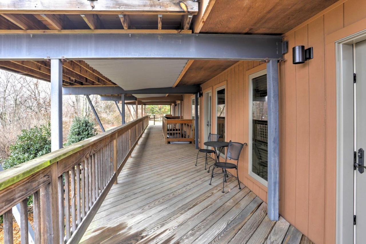 Beautiful Central Fayetteville Townhome With Views! エクステリア 写真